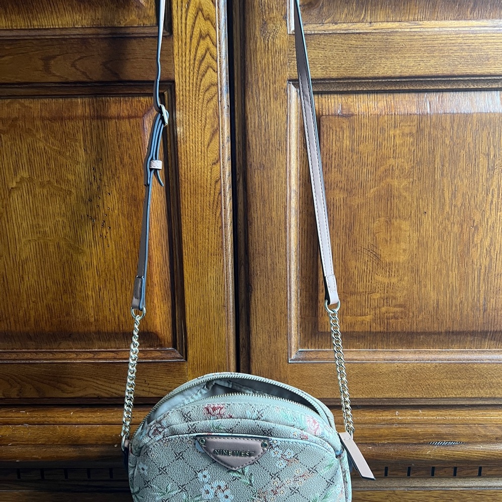Nine West Green and Cream Crossbody Bag with Snakeskin Print